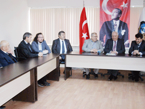 Üzülmez esnafın sorunlarını dinledi
