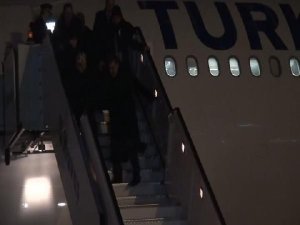 Hayrunisa Gül’ün uçaktan inerken ayağı kaydı