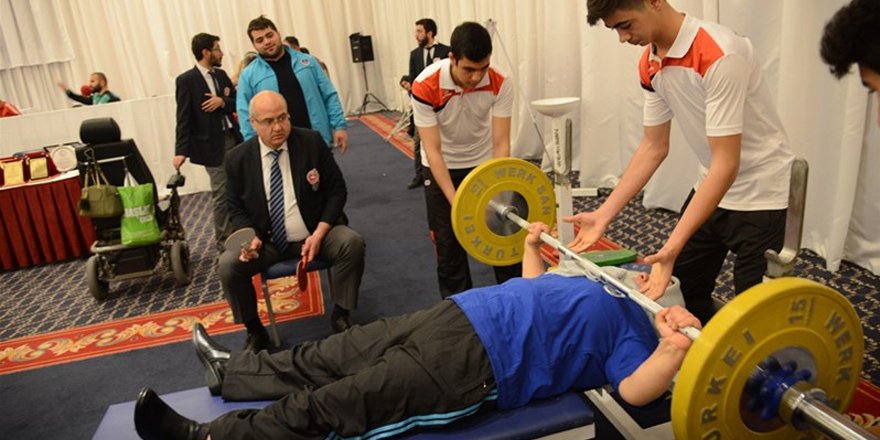 Bedensel engelliler halter Türkiye şampiyonası Konya’da yapıldı