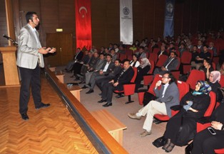 Siyaset Akademisi'nde eğitimler sürüyor