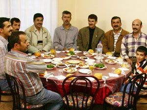 Toplu iftarlar azaldı menüde artık tavuk var