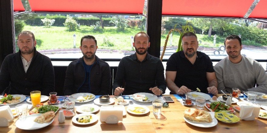 Atiker Konyaspor teknik heyeti ve oyuncuları kahvaltıda bir araya geldi