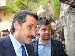 Bakan Tatlıses'in Doğduğu Mağarayı İnceledi