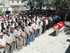 Karaman şehidine ağladı