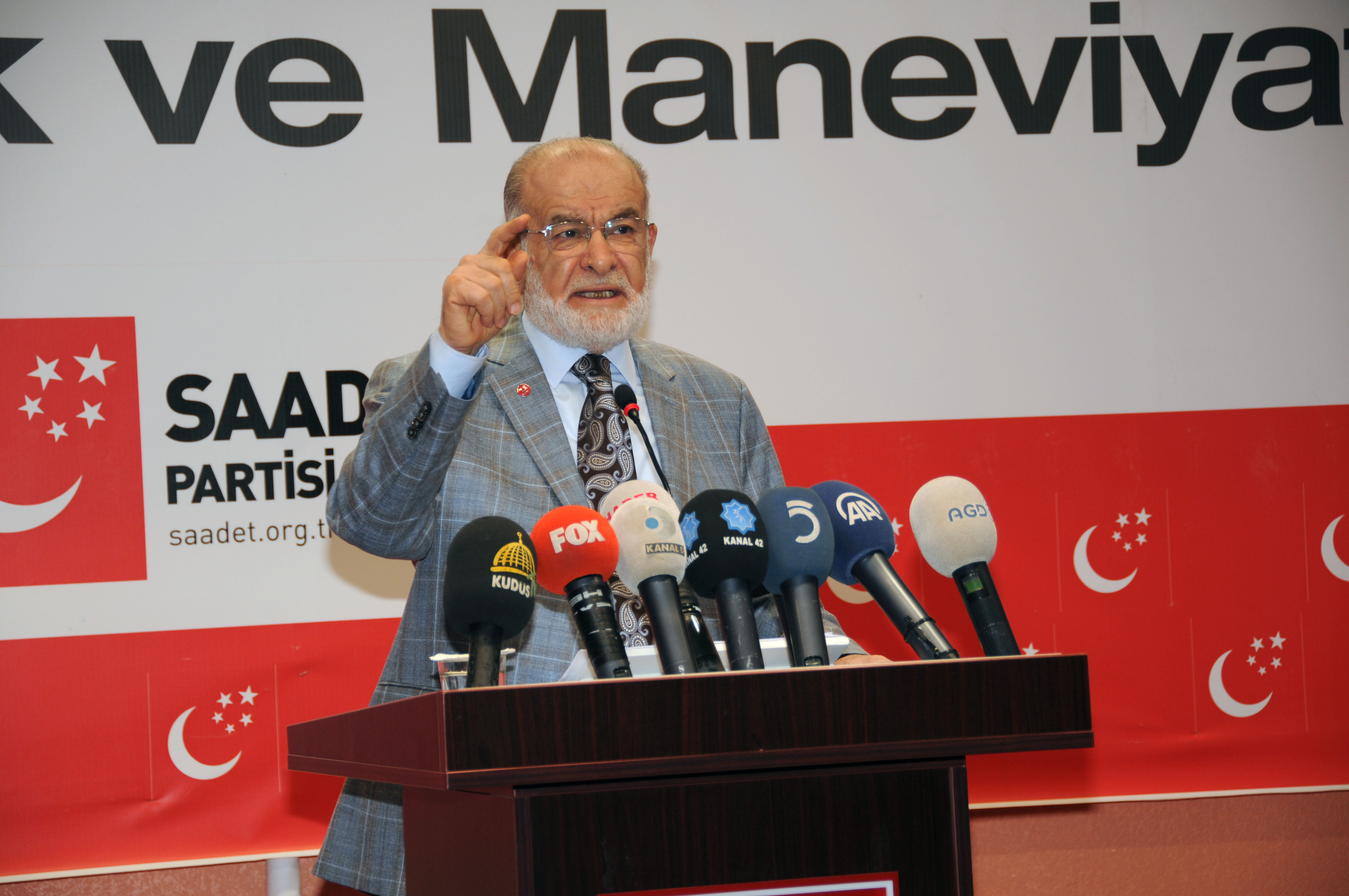 Karamollaoğlu hükümete yüklendi