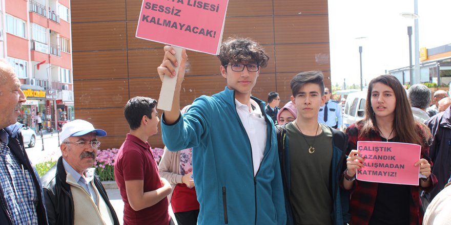 Öğrencilerden "sınavsız alım" protestosu