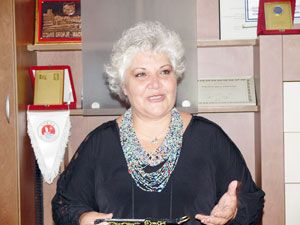 60 yılda 60 yeni tiyatro oyun
