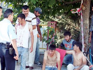 Beyşehir'de bıçaklı sopalı kavga: 3 yaralı