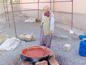 Ereğli'de salçalar kaynamaya başladı