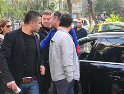 Emre Belözoğlu sokakta kavga etti