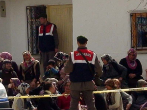 Karısını öldürüp intihar etti