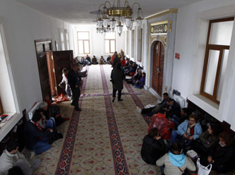 Camiye sığındılar