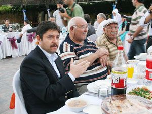 Karaman Valisi Şahin yaşlılara iftar verdi