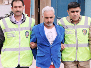 Yine sanatçı kılığında dolandırdı