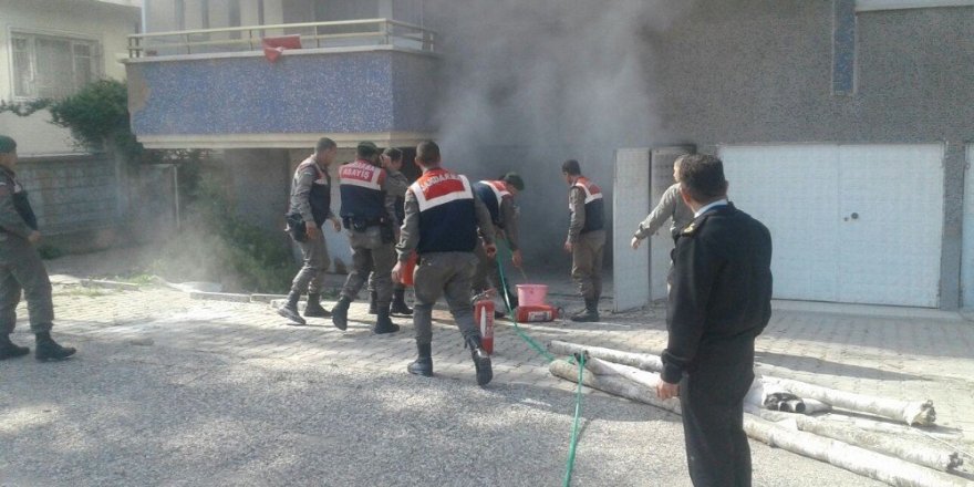 Akşehir’de yangına jandarma müdahalesi