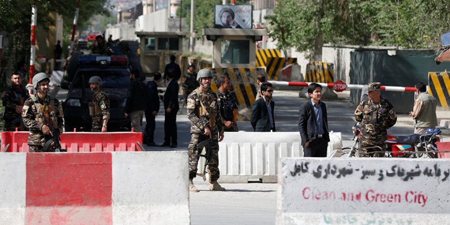 Kabil'de çifte intihar saldırısı: 5'i gazeteci en az 25 kişi öldü