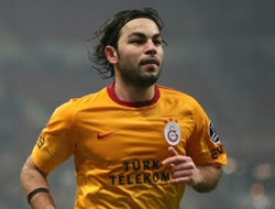 Selçuk İnan Xavi ve İniesta ile yarışta