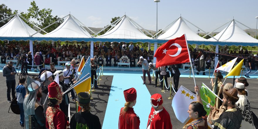 Türk dünyası Meram'da