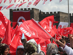 MHP'den Akil İnsanlar protestosu