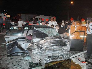 Feci kazalar: 3 ölü, 14 yaralı