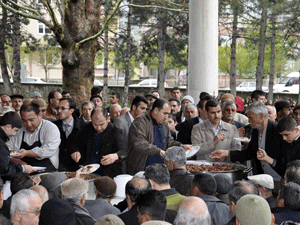 Akşehir’in geleneksel yemeği herse dağıtıldı
