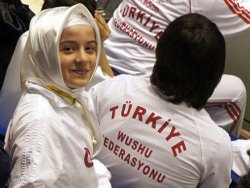 Başörtülü Türk sporcu diskalifiye edildi
