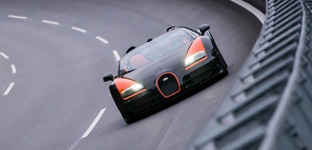 Bugatti'den üstü açık hız rekoru!