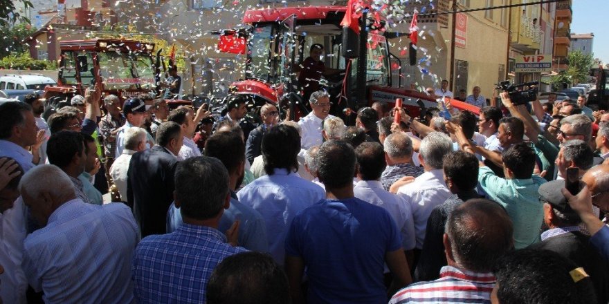 Konya Şeker ‘Çiftçiler Günü’ kutlamasını, motorin avansı ile taçlandırdı