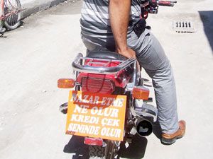 Motosiklete de yazı yazıyorlar