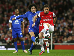 Arsenal’den rakiplerine hediye