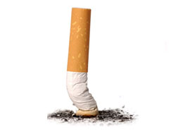 Yürürken içilen sigara kalbe vuruyor