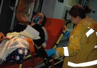 Namaz için uyandı ailesini kurtardı