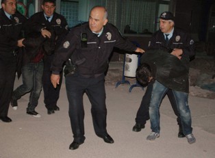 Sigara hırsızlarının cebinden 2 bin lira çıktı