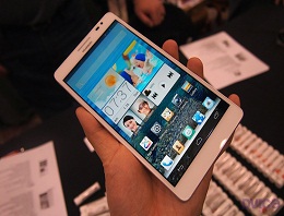 Huawei'in 6.1-inçlik dev telefonu satışa sunuluyor