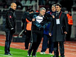 Rıza Çalımbay da tribüne gönderildi