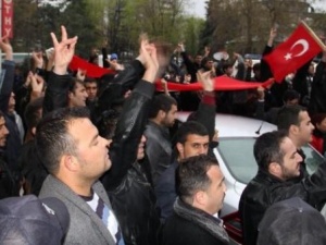 Akil insanlara MHP'li engeli