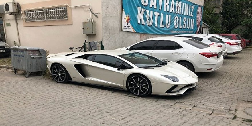Kenan Sofuoğlu parti toplantısına Lamborghinii Ile geldi