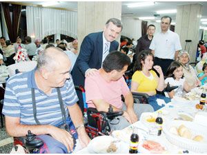 Engelli dernekleri iftarda ağırlandı