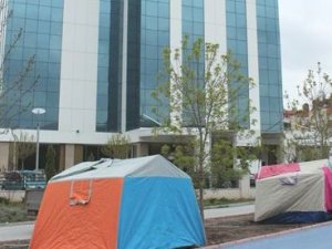 Japonlar için otel önüne çadır kurdular