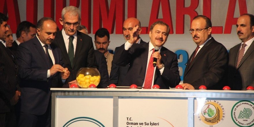 Bakan Eroğlu açılış ve temel atma törenine katıldı, Konyalılarla sahur yaptı