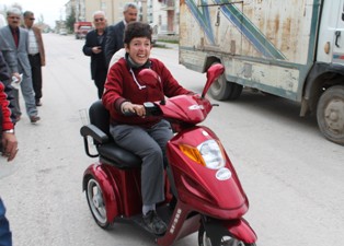 Mutluluğu gözlerinden okundu