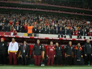 TT Arena'da Fenerbahçeli Serkan için saygı duruşu