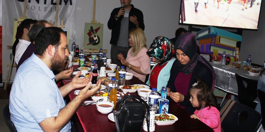 Yöntem Koleji’nde iftarda buluştular