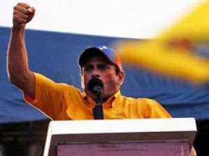 Capriles itirazını sürdürüy