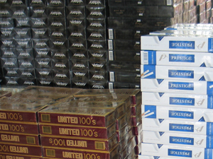 "Gömlek var" dedikleri kolilerden kaçak sigara çıktı