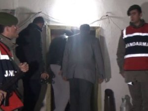 76'lık dede 80 yaşındaki komşusunu öldürdü