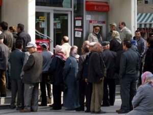 Emekli maaşları 1 günde hesaplara yatacak!