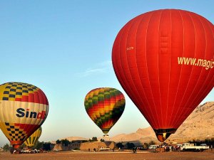 Mısır'da balonlar yeniden havalandı