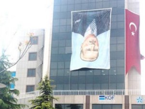 Atatürk posteri ters asılınca..