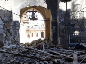 Emevi Camii yok olmayla karşı karşıya